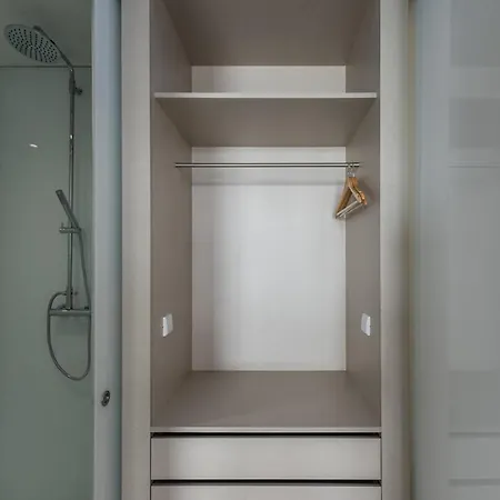 Backyard Palace Terrace 아파트